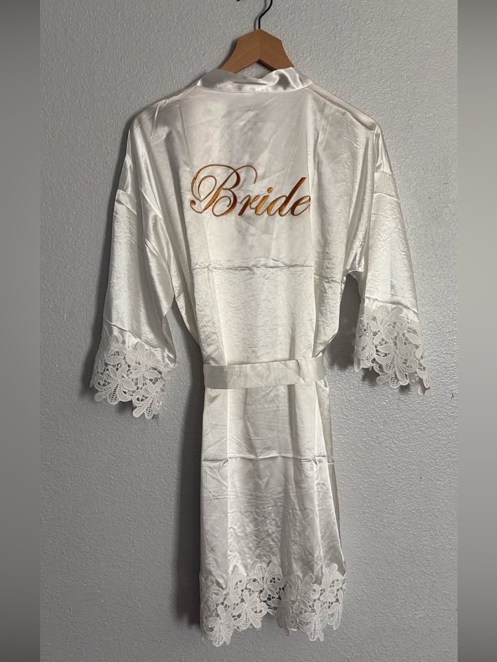 Elegant White Lace Trim Robe